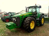 Фото Джон Дір (John Deere) 8230